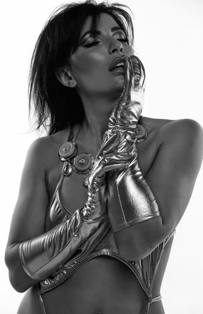 极致性感黑白撩人美女大胆人体图片